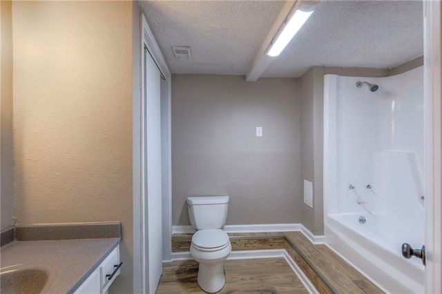 230 NE Evansdale Road, Kansas City, MO 64116