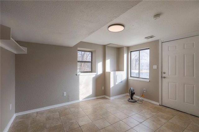 230 NE Evansdale Road, Kansas City, MO 64116