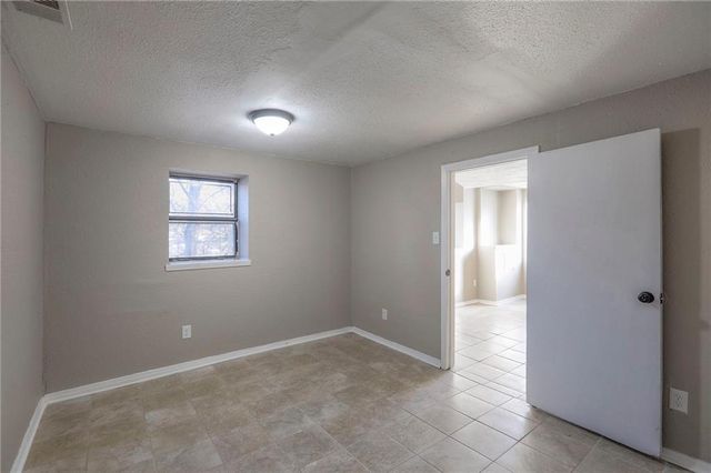 230 NE Evansdale Road, Kansas City, MO 64116