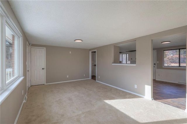 230 NE Evansdale Road, Kansas City, MO 64116