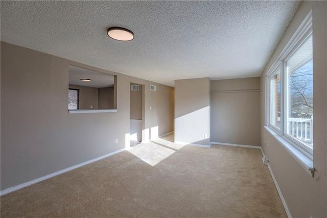 230 NE Evansdale Road, Kansas City, MO 64116