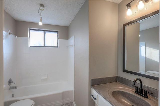 230 NE Evansdale Road, Kansas City, MO 64116