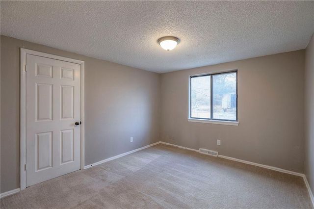 230 NE Evansdale Road, Kansas City, MO 64116