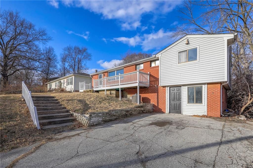 230 NE Evansdale Road, Kansas City, MO 64116