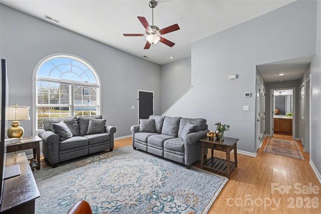 255 19th Avenue SE, Hickory, NC 28602