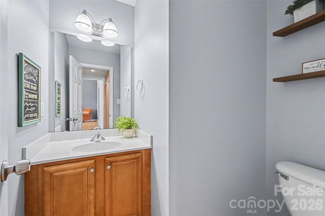 255 19th Avenue SE, Hickory, NC 28602