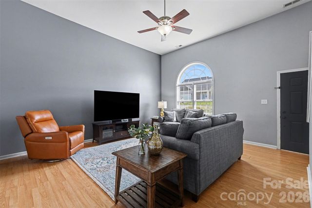 255 19th Avenue SE, Hickory, NC 28602