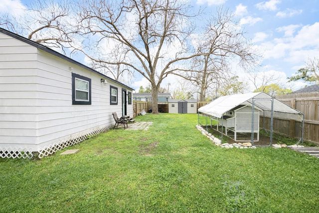 406 N Fig Street, Sweeny, TX 77480