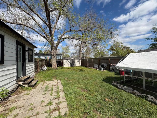 406 N Fig Street, Sweeny, TX 77480