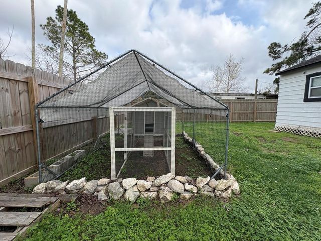 406 N Fig Street, Sweeny, TX 77480