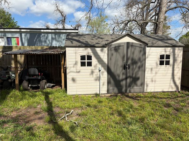 406 N Fig Street, Sweeny, TX 77480