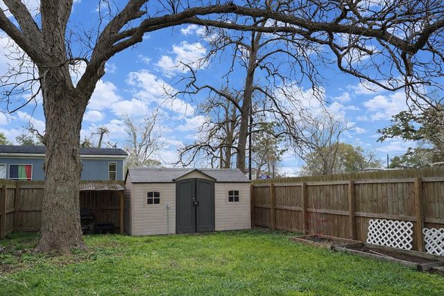 406 N Fig Street, Sweeny, TX 77480