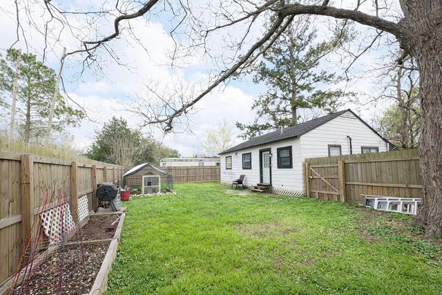 406 N Fig Street, Sweeny, TX 77480