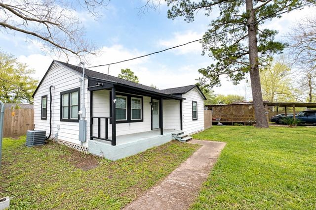 406 N Fig Street, Sweeny, TX 77480