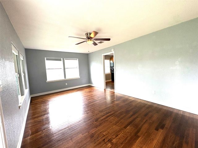 406 N Fig Street, Sweeny, TX 77480