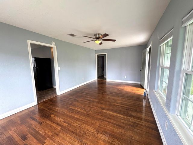 406 N Fig Street, Sweeny, TX 77480