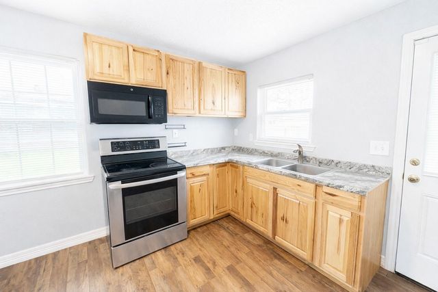 406 N Fig Street, Sweeny, TX 77480