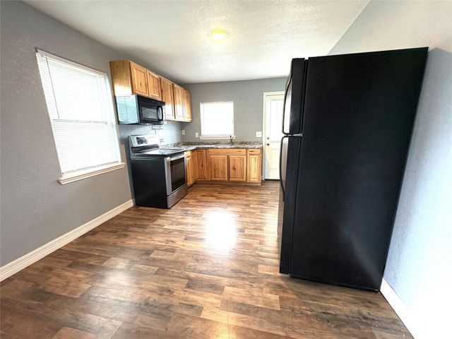 406 N Fig Street, Sweeny, TX 77480