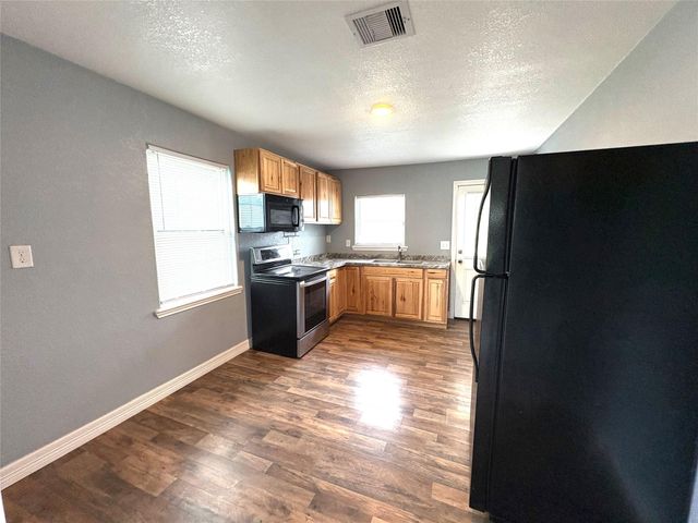 406 N Fig Street, Sweeny, TX 77480