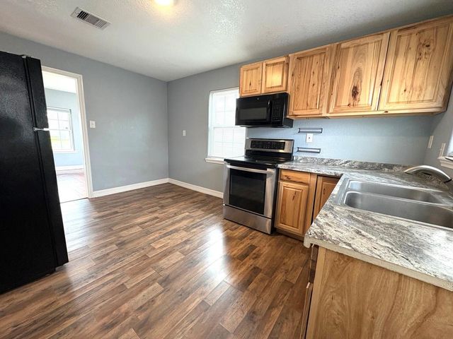 406 N Fig Street, Sweeny, TX 77480