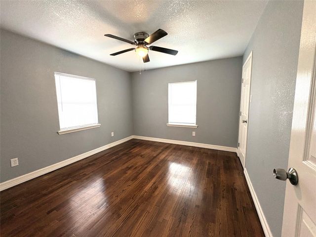 406 N Fig Street, Sweeny, TX 77480