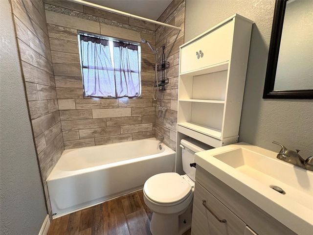 406 N Fig Street, Sweeny, TX 77480