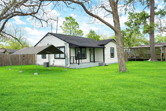 406 N Fig Street, Sweeny, TX 77480