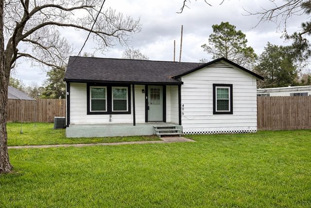 406 N Fig Street, Sweeny, TX 77480