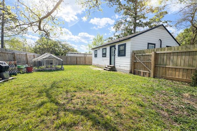 406 N Fig Street, Sweeny, TX 77480