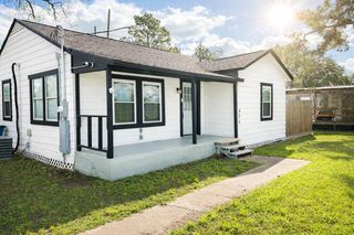 406 N Fig Street, Sweeny, TX 77480