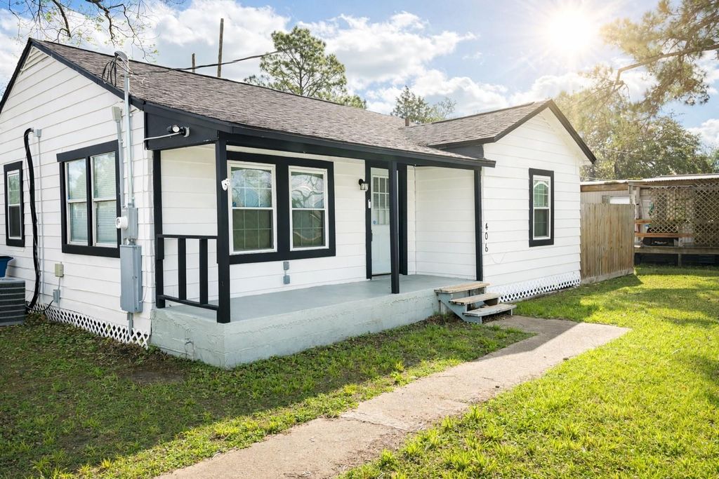 406 N Fig Street, Sweeny, TX 77480