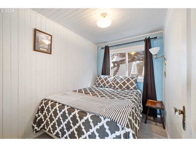 3063 Sw ANCHOR Ave, Lincoln City, OR 97367