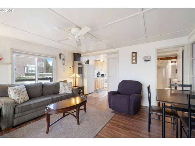 3063 Sw ANCHOR Ave, Lincoln City, OR 97367