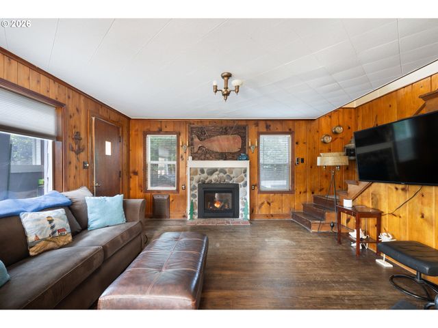 3063 Sw ANCHOR Ave, Lincoln City, OR 97367