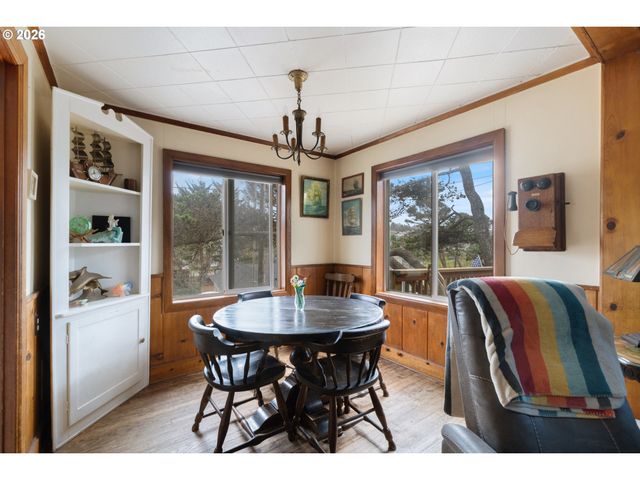 3063 Sw ANCHOR Ave, Lincoln City, OR 97367