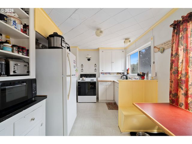 3063 Sw ANCHOR Ave, Lincoln City, OR 97367