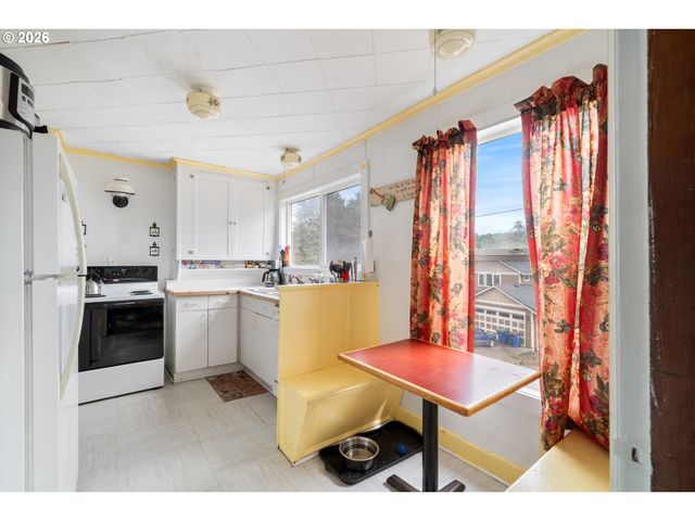 3063 Sw ANCHOR Ave, Lincoln City, OR 97367