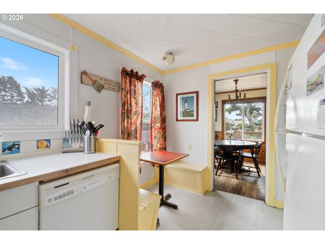 3063 Sw ANCHOR Ave, Lincoln City, OR 97367