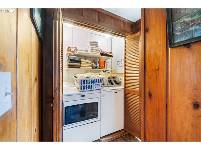 3063 Sw ANCHOR Ave, Lincoln City, OR 97367