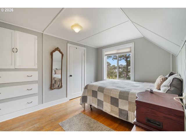 3063 Sw ANCHOR Ave, Lincoln City, OR 97367