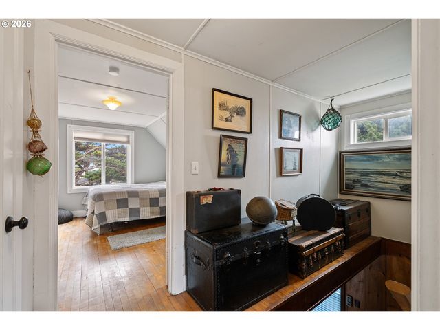 3063 Sw ANCHOR Ave, Lincoln City, OR 97367