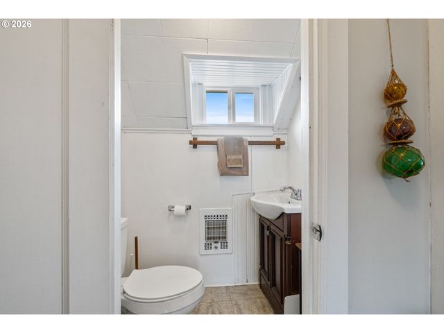 3063 Sw ANCHOR Ave, Lincoln City, OR 97367