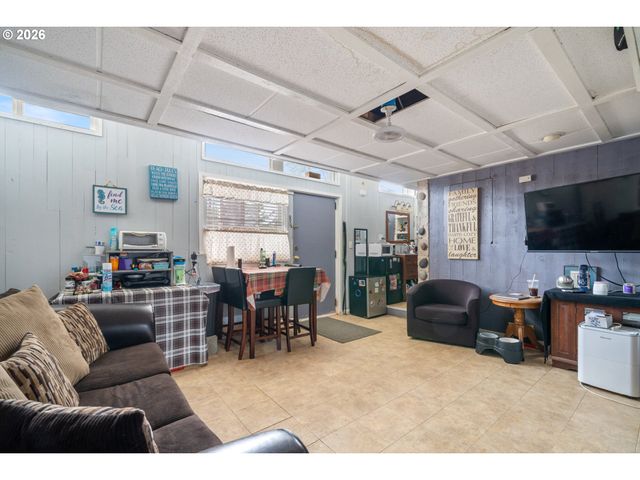 3063 Sw ANCHOR Ave, Lincoln City, OR 97367