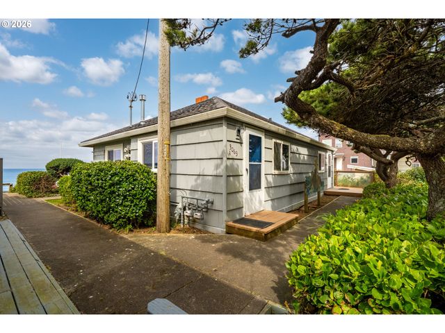 3063 Sw ANCHOR Ave, Lincoln City, OR 97367