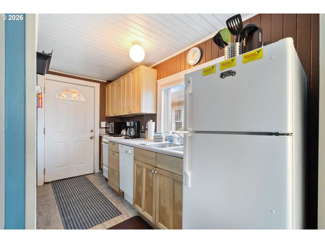 3063 Sw ANCHOR Ave, Lincoln City, OR 97367