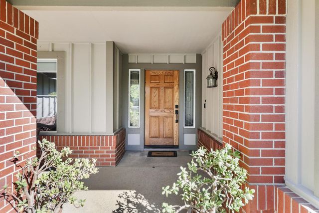 8267 Dressage Way, Sacramento, CA 95829