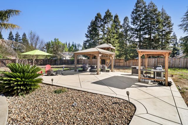 8267 Dressage Way, Sacramento, CA 95829