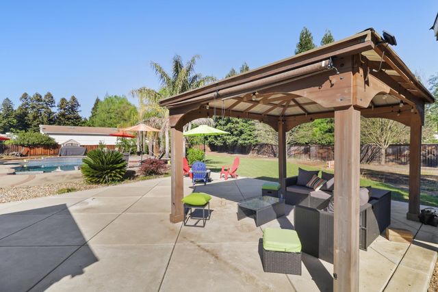 8267 Dressage Way, Sacramento, CA 95829