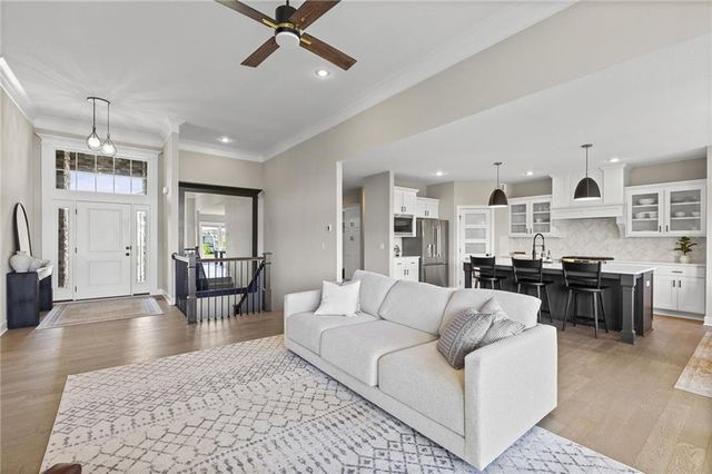 25274 W 92nd Terrace, Lenexa, KS 66227