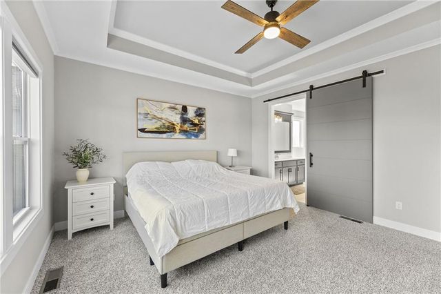 25274 W 92nd Terrace, Lenexa, KS 66227